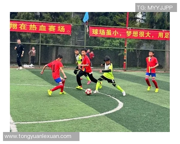 9月27号足球明星齐聚赛场展现风采引发球迷热烈关注与期待